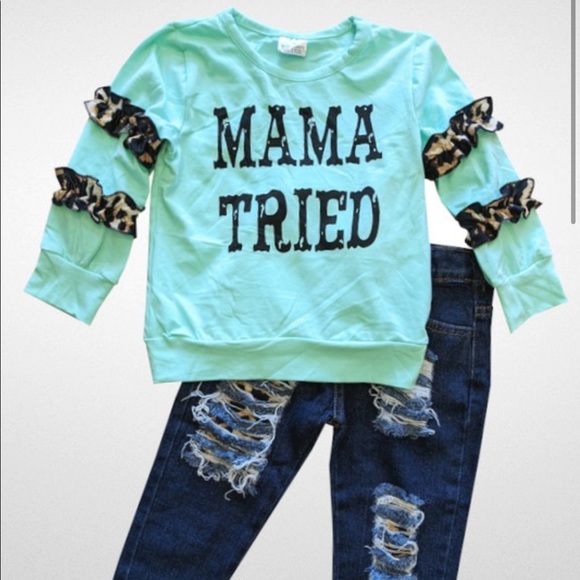 Super cute teal leopard accent top with distressed jeans - Picture 1 of 2